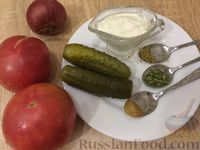 Фото приготовления рецепта: Салат из соленых огурцов и свежих помидоров - шаг №1