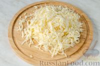 Фото приготовления рецепта: Салат с кукурузой, сыром и яйцами - шаг №3