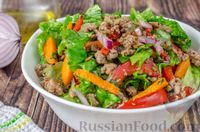 Фото к рецепту: Салат с фаршем, морковью и болгарским перцем