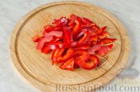 Фото приготовления рецепта: Салат с фаршем, морковью и болгарским перцем - шаг №5
