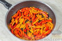 Фото приготовления рецепта: Салат с фаршем, морковью и болгарским перцем - шаг №6