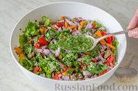 Фото приготовления рецепта: Салат с фаршем, морковью и болгарским перцем - шаг №17