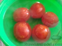Фото приготовления рецепта: Кабачки с картофелем и помидорами, запеченные в духовке - шаг №3