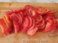 Фото приготовления рецепта: Кабачки с картофелем и помидорами, запеченные в духовке - шаг №7