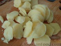 Фото приготовления рецепта: Кабачки с картофелем и помидорами, запеченные в духовке - шаг №8