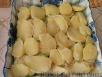 Фото приготовления рецепта: Кабачки с картофелем и помидорами, запеченные в духовке - шаг №11