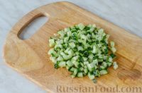 Фото приготовления рецепта: Салат с говядиной,  кукурузой, огурцом и яйцами - шаг №4