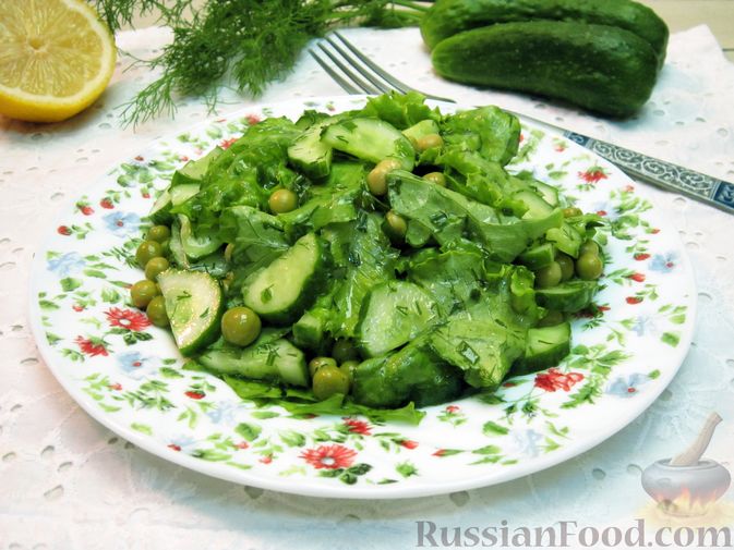 Салат с колбасой, зеленым горошком и огурцом