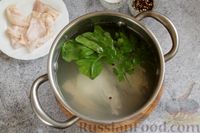 Фото приготовления рецепта: Куриный суп с кукурузой, шампиньонами и макаронами - шаг №2