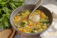 Фото приготовления рецепта: Куриный суп с кукурузой, шампиньонами и макаронами - шаг №10