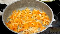 Фото приготовления рецепта: Стручковая фасоль с курицей  в сливочном соусе с сыром - шаг №6
