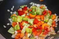 Фото приготовления рецепта: Овощное рагу с кабачками и баклажанами - шаг №7
