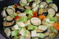 Фото приготовления рецепта: Овощное рагу с кабачками и баклажанами - шаг №8