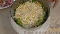 Фото приготовления рецепта: Торт-салат с ветчиной, овощами и сыром - шаг №6