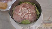 Фото приготовления рецепта: Торт-салат с ветчиной, овощами и сыром - шаг №7