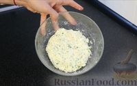 Фото приготовления рецепта: Сырники с твёрдым сыром и зеленью - шаг №2