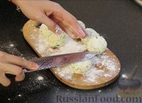 Фото приготовления рецепта: Сырники с твёрдым сыром и зеленью - шаг №4