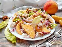 Фото к рецепту: Салат с персиками, фетой и грецкими орехами