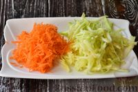 Фото приготовления рецепта: Кабачково-морковные оладушки с ванилью и лимонной цедрой - шаг №5
