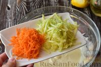 Фото приготовления рецепта: Кабачково-морковные оладушки с ванилью и лимонной цедрой - шаг №6