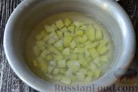 Фото приготовления рецепта: Холодный зеленый борщ с огурцами - шаг №6