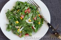 Фото приготовления рецепта: Салат из шпината с помидорами, огурцами и кукурузой - шаг №7