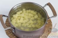 Фото приготовления рецепта: Грибной суп с картофелем  и вермишелью - шаг №3