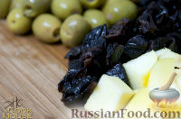 Фото приготовления рецепта: Курица с черносливом, яблоками и оливками - шаг №1