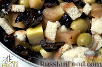 Фото приготовления рецепта: Курица с черносливом, яблоками и оливками - шаг №2