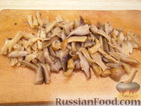 Фото приготовления рецепта: Фунчоза с курицей и замороженными овощами - шаг №10