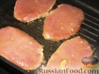 Фото приготовления рецепта: Свинина маринованная жареная - шаг №5