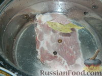 Фото приготовления рецепта: Суп из свинины с шампиньонами и горошком - шаг №3