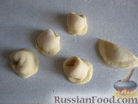 Фото приготовления рецепта: Тесто для пельменей - шаг №10