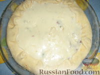Фото приготовления рецепта: Открытый пирог с грибами и домашними колбасками - шаг №5