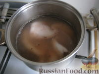 Фото приготовления рецепта: Салат из кальмаров с маринованными огурцами - шаг №2
