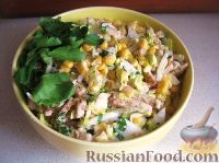 Фото к рецепту: Быстрый салат с кукурузой и сухариками