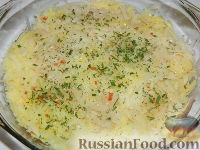 Фото приготовления рецепта: Картофельная запеканка с зеленым горошком и фаршем - шаг №11