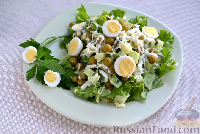 1. Салат с лососем и перепелиными яйцами