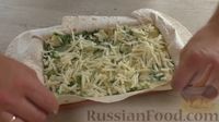 Фото приготовления рецепта: Пирог из лаваша  с картошкой, сыром и зелёным луком - шаг №7