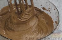 Фото приготовления рецепта: Шоколадно-кофейные капкейки с малиновым конфи - шаг №14