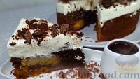 Фото к рецепту: Шоколадный пирог с "пьяными" персиками и сметанным кремом