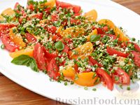 Фото приготовления рецепта: Салат из разноцветных помидоров с зеленью и кунжутом - шаг №10