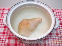 Фото приготовления рецепта: Куриный суп с овощами и свекольными клецками - шаг №2
