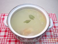 Фото приготовления рецепта: Куриный суп с овощами и свекольными клецками - шаг №3