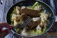 Фото приготовления рецепта: Тушёная свинина с болгарским перцем, хлебом и горчицей - шаг №7