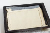 Фото приготовления рецепта: Пирог из слоёного теста с помидорами и маслинами - шаг №11