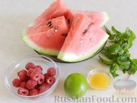 Фото приготовления рецепта: Салат из арбуза, малины и мяты - шаг №1