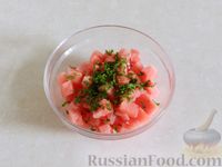 Фото приготовления рецепта: Салат с арбузом, сыром фета и мятой - шаг №5