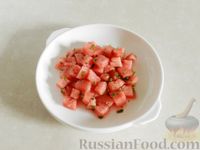 Фото приготовления рецепта: Салат с арбузом, сыром фета и мятой - шаг №8