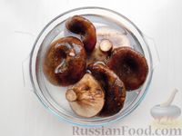 Фото приготовления рецепта: Закуска из свёклы с сельдью и луком - шаг №10